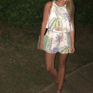 Tropical 🌴 CROP TOP + SHORTS set 💫 size medium